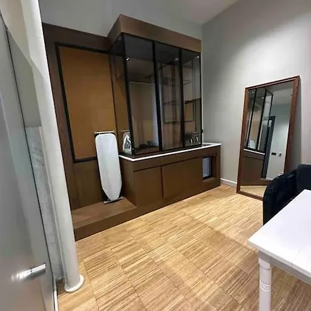 Unique Stylish Flat 아파트
